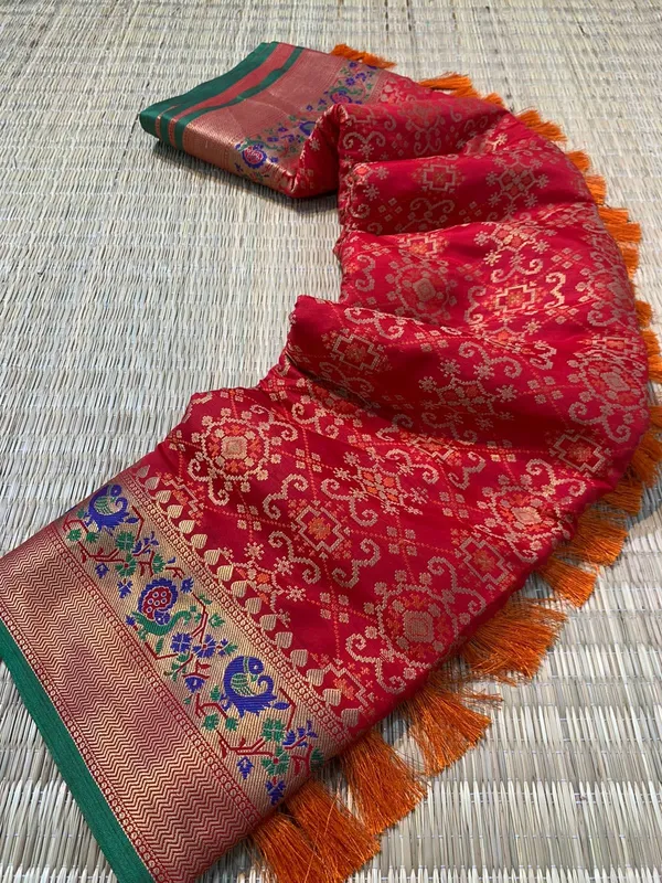 Red_Pure_Bandhej_Patola_Silk_Sarees_with_Minakari_Work_With_Blouse_Piece_Attached